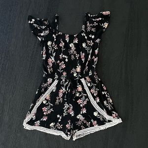 Zunie Girl’s Floral Romper